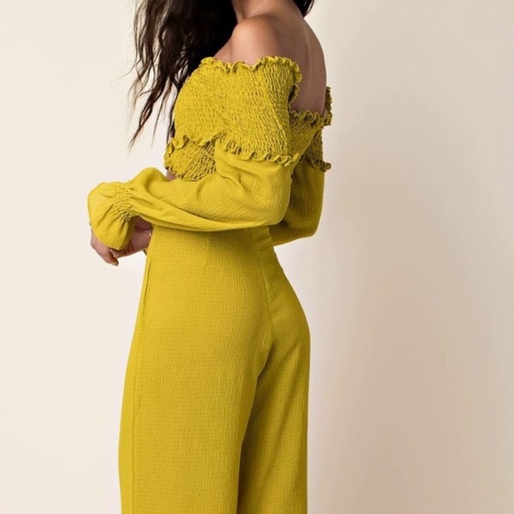 Beautiful 2 piece Pant and Smocked-top set - Picture 1 of 8